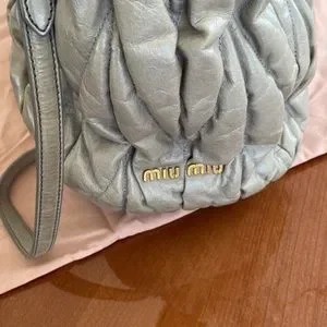 バッグ miumiu Mattelasse Lux Handbag Leather Buy Authentic, Preloved Miu Miu Matelasse Lux Coffer Bag